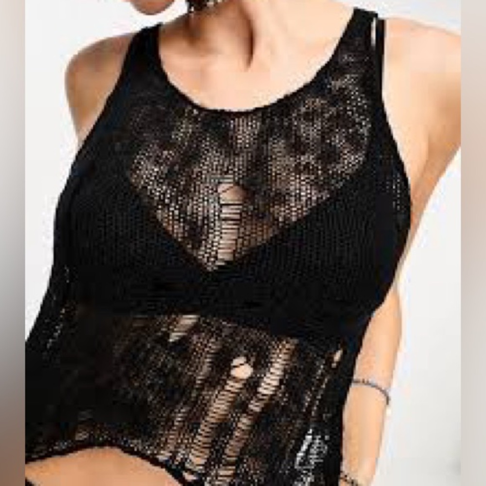 • laddered open hole knit tank top in black